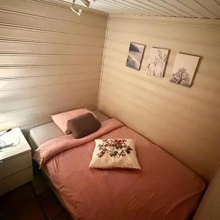 Cozy Little At The Back Of Bryggen Μπέργκεν